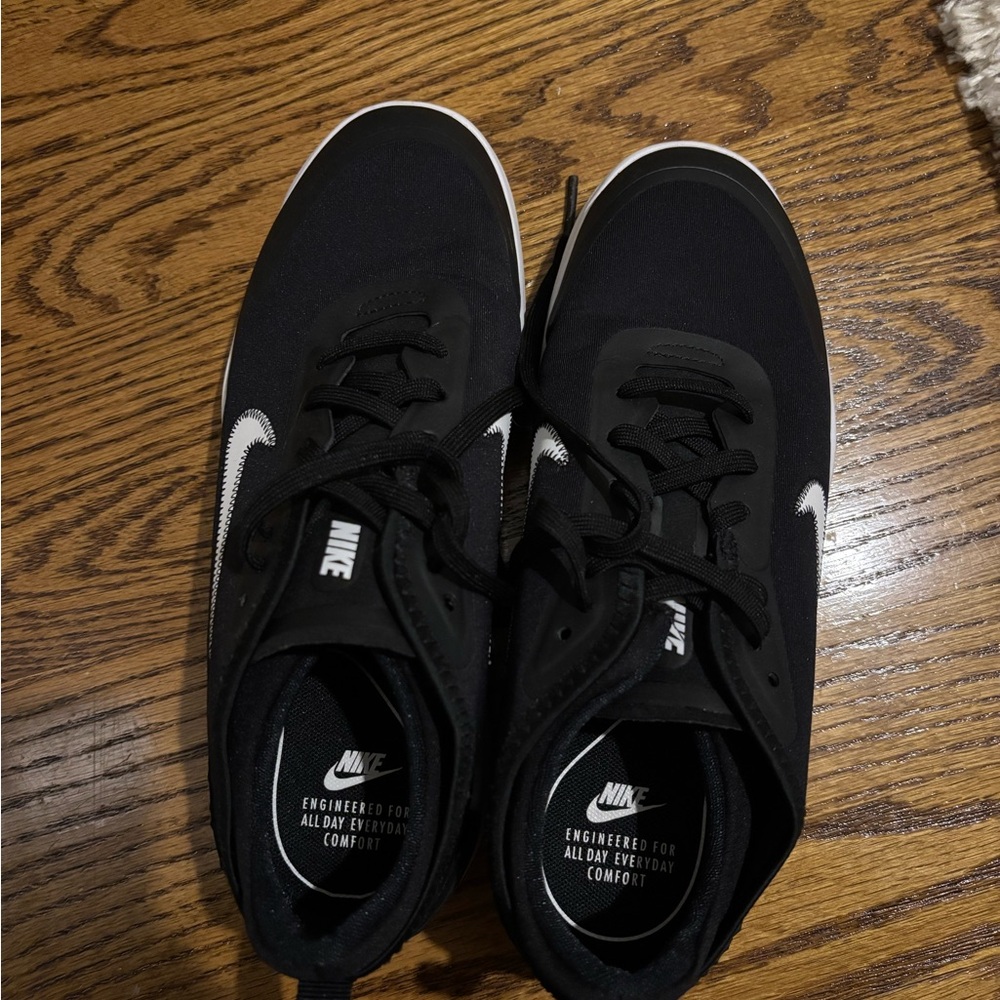 Nike Men's Black and White Sneakers